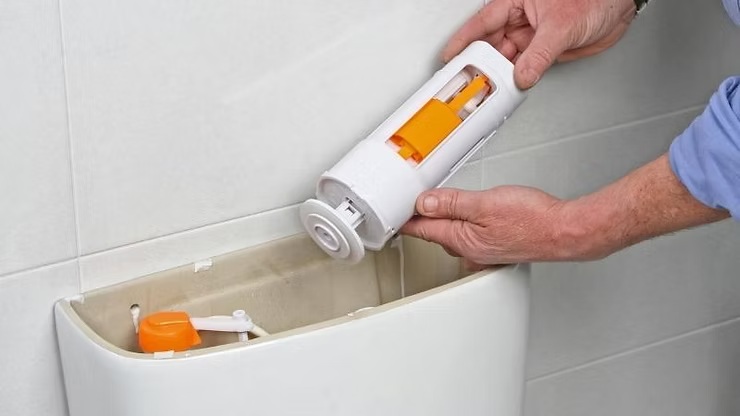 ¡La Cisterna en Fuga! ¿Qué Hacer Cuando Tu Water Tiene Ganas de Nadar?